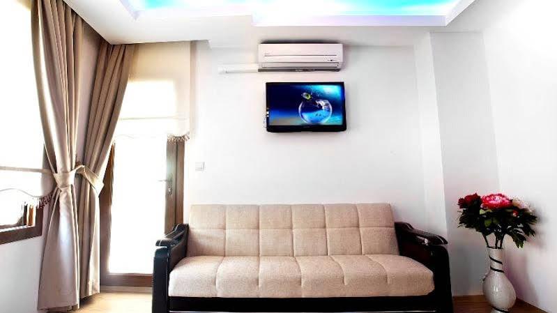 Villa Fokai Hotel Yenifoca Екстер'єр фото